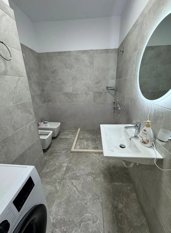Tirane, jepet me qera apartament 1+1 Kati 7, 67 m² 550 € 