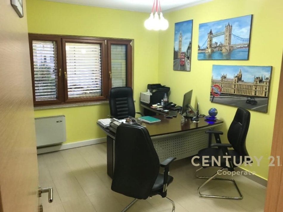 Tirane, shitet ambjent biznesi Kati 3, 165 m² 550.000 € (Rr.Nikolla Tube)