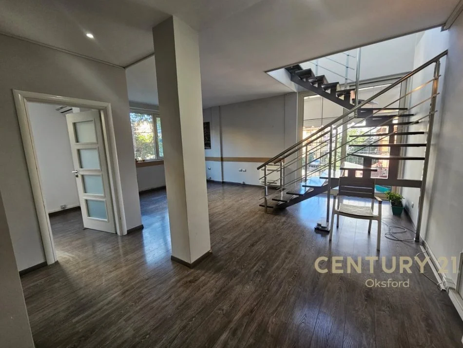 Tirane, jepet me qera zyre Kati 2, 144 m² 1.400 € (21 Dhjetori)
