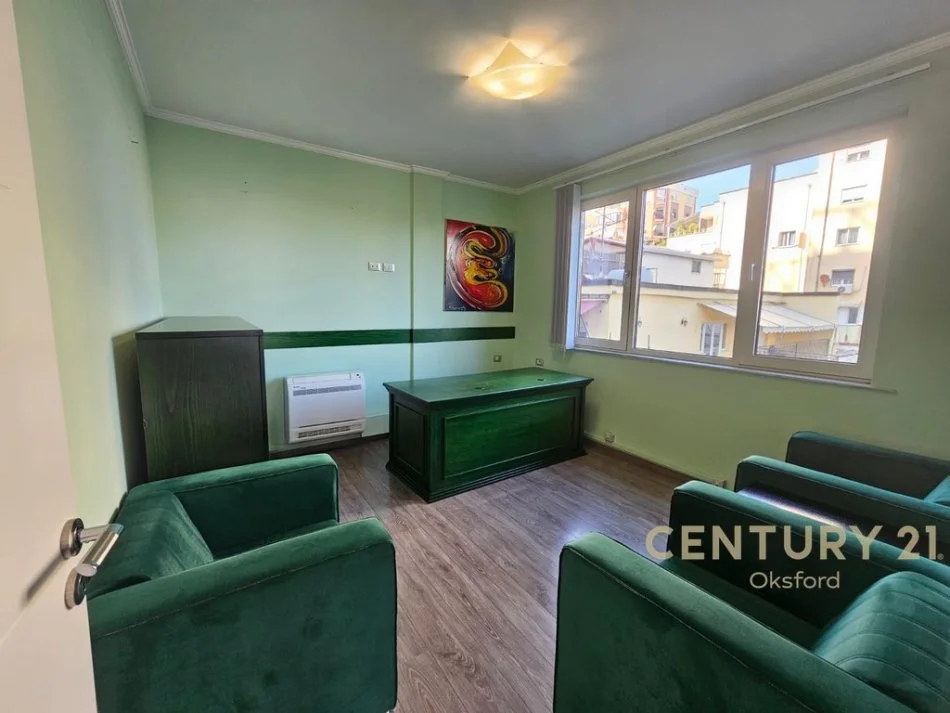 Tirane, jepet me qera zyre Kati 2, 144 m² 1.400 € (21 Dhjetori)