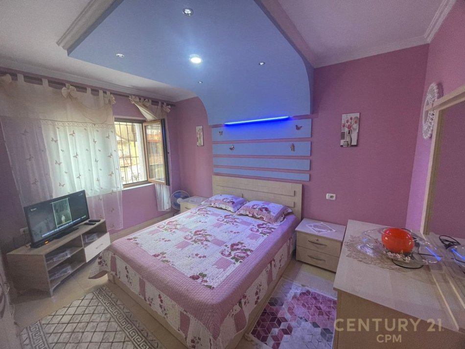 Tirane, jepet me qera apartament 2+1+Ballkon Kati 2, 85 m² 600 € (Brraka)