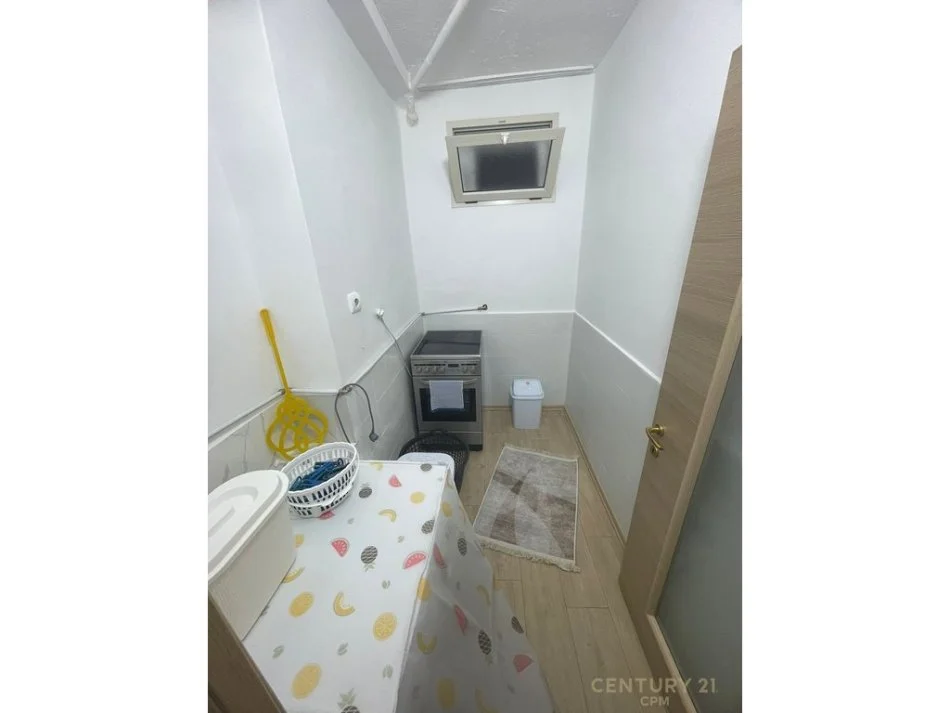 Tirane, jepet me qera 2+1 Kati 2, 85 m² 600 € 