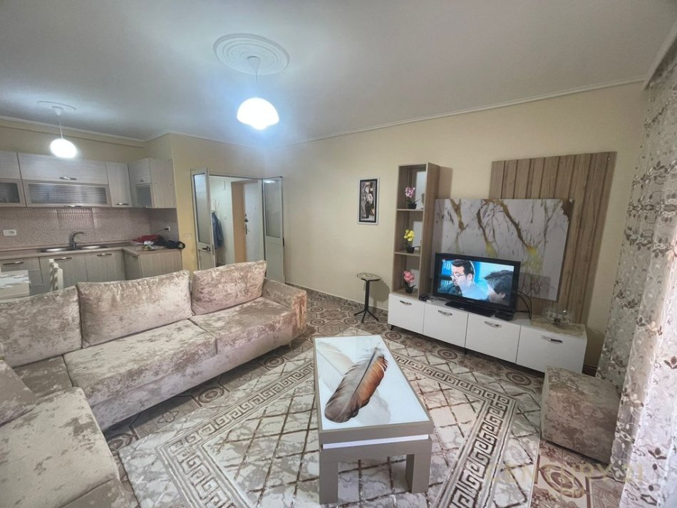 Tirane, jepet me qera apartament 2+1+Ballkon Kati 2, 85 m² 600 € (Brraka)