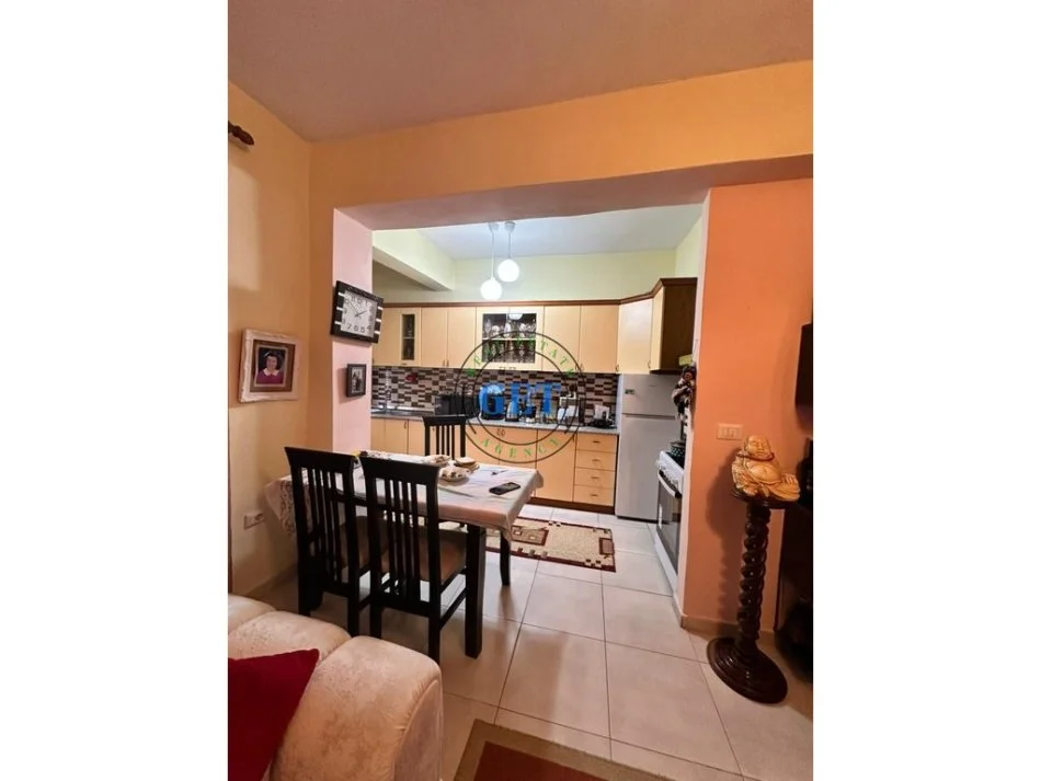 Durres, shitet apartament 2+1+Ballkon Kati 4, 86 m² 105.000 € (Kryqi i Kuq)