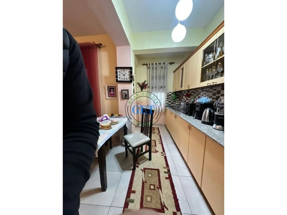 Durres, shitet apartament 2+1+Ballkon Kati 4, 86 m² 105.000 € (Kryqi i Kuq)