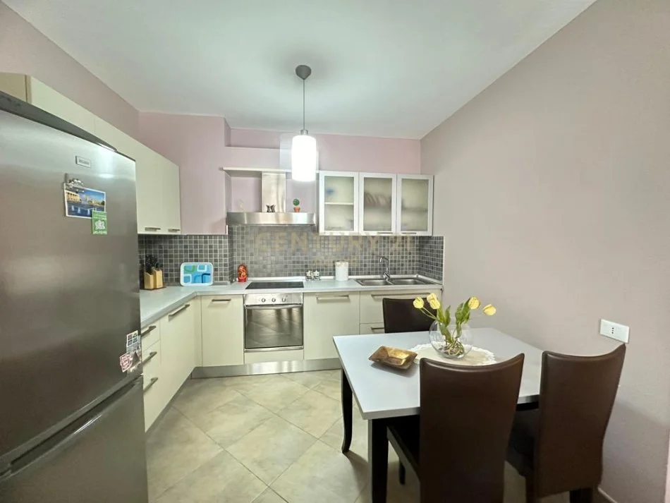 Tirane, jepet me qera 2+1 Kati 3, 108 m² 1.060 € (Rruga" Milto Tutulani" Tirana Albania)