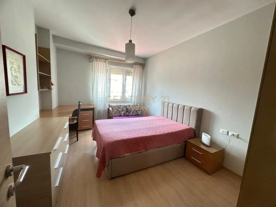 Tirane, jepet me qera 2+1 Kati 3, 108 m² 1.060 € (Rruga" Milto Tutulani" Tirana Albania)