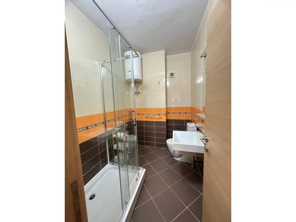 Tirane, jepet me qera 2+1 Kati 3, 108 m² 1.060 € (Rruga" Milto Tutulani" Tirana Albania)