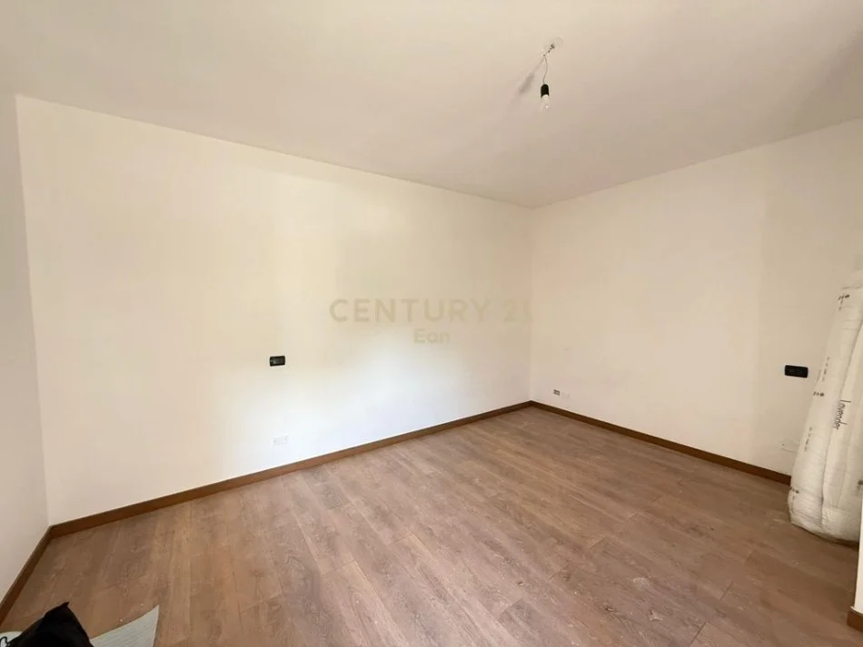 Durres, shitet apartament 1+1 Kati 4, 63 m² 88.000 € (Pallati Sportit Durres)