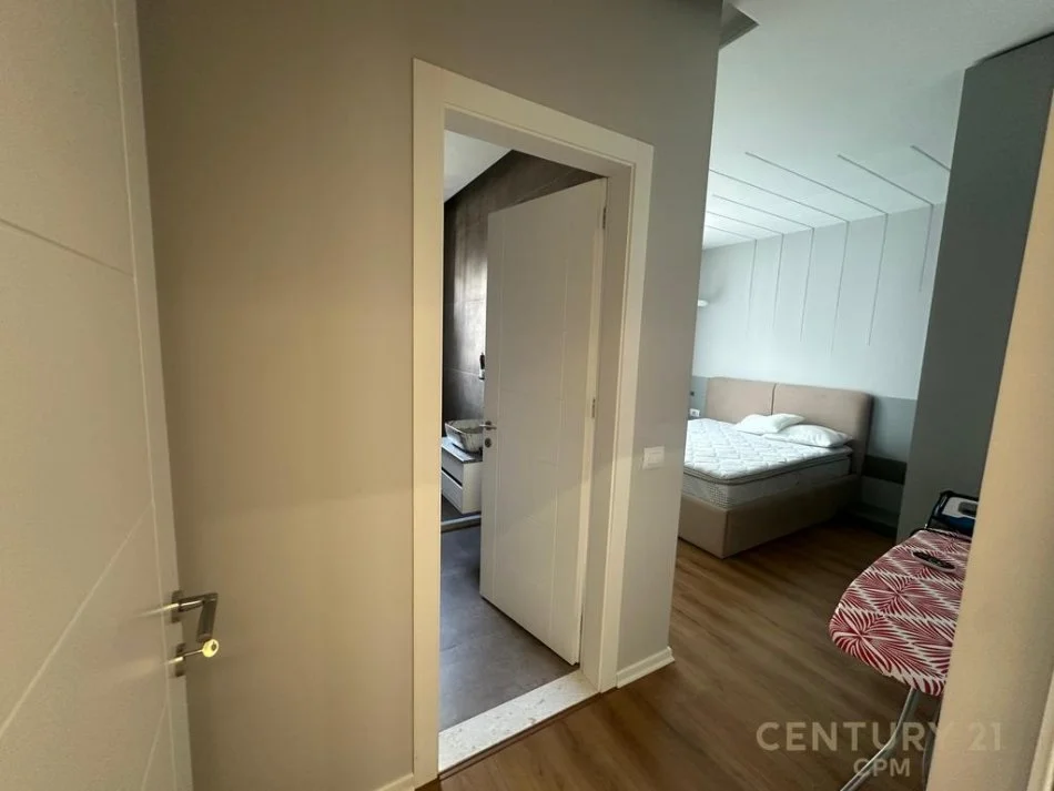 Tirane, jepet me qera apartament 2+1 Kati 8, 103 m² 1.000 € (Porcelan)