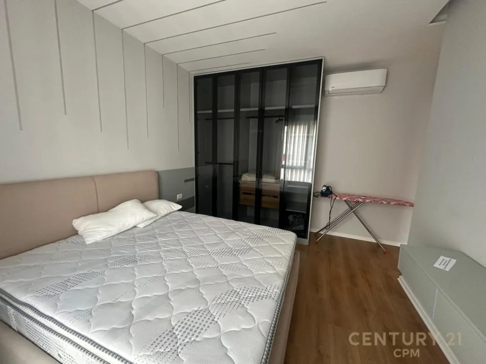 Tirane, jepet me qera apartament 2+1 Kati 8, 103 m² 1.000 € (Porcelan)