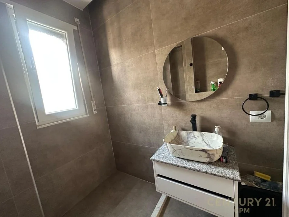 Tirane, jepet me qera apartament 2+1 Kati 8, 103 m² 1.000 € (Porcelan)