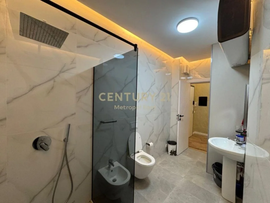 Tirane, shitet apartament 2+1+Ballkon , 72 m² 215.000 € ("Rose Garden Residence")