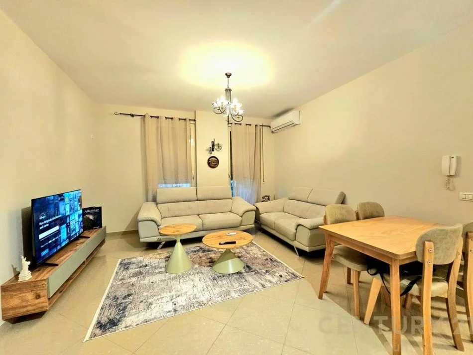 Tirane, jepet me qera apartament 2+1+Ballkon Kati 2, 85 m² 650 € (SUN115536)