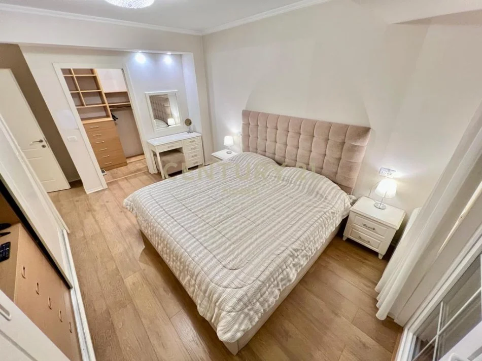 Tirane, jepet me qera apartament 2+1+Ballkon Kati 3, 132 m² 1.200 € (Vizion Plus)