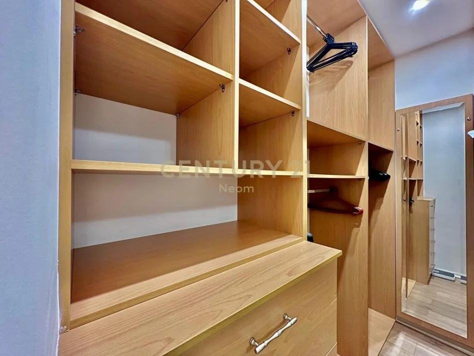 Tirane, jepet me qera apartament 2+1+Ballkon Kati 3, 132 m² 1.200 € (Vizion Plus)