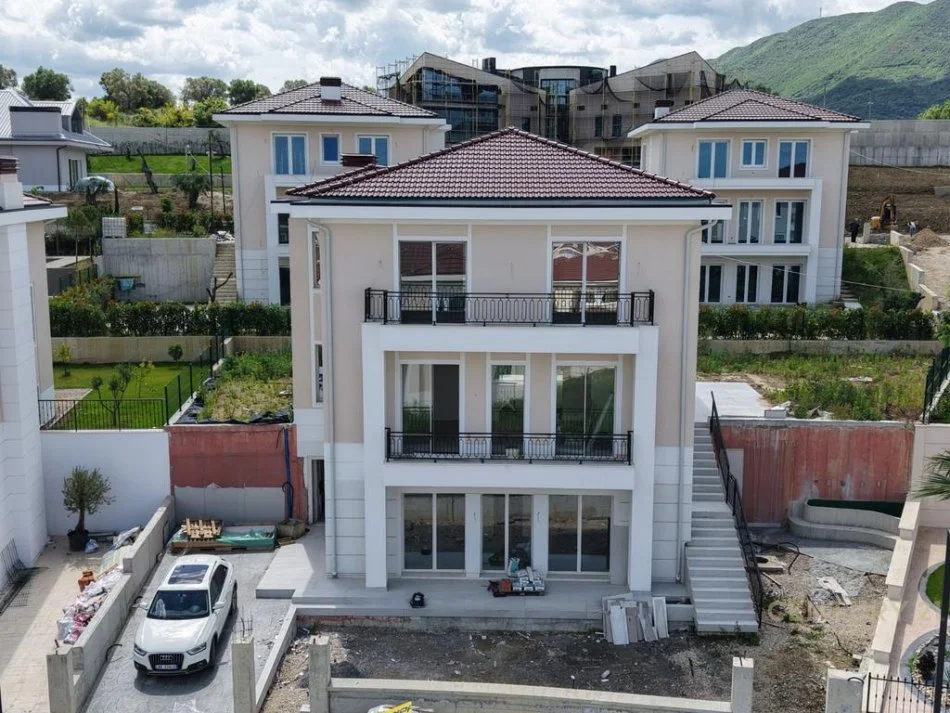 Tirane, shes Vile 3 Katshe , 715 m² 1.600.000 €