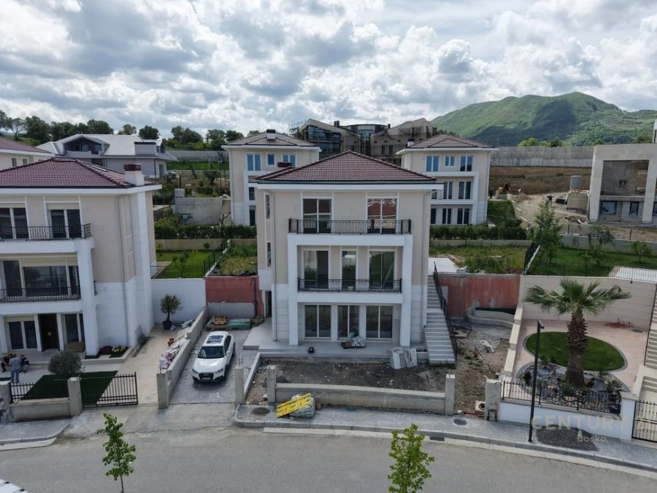 Tirane, shes Vile 3 Katshe , 715 m² 1.600.000 €