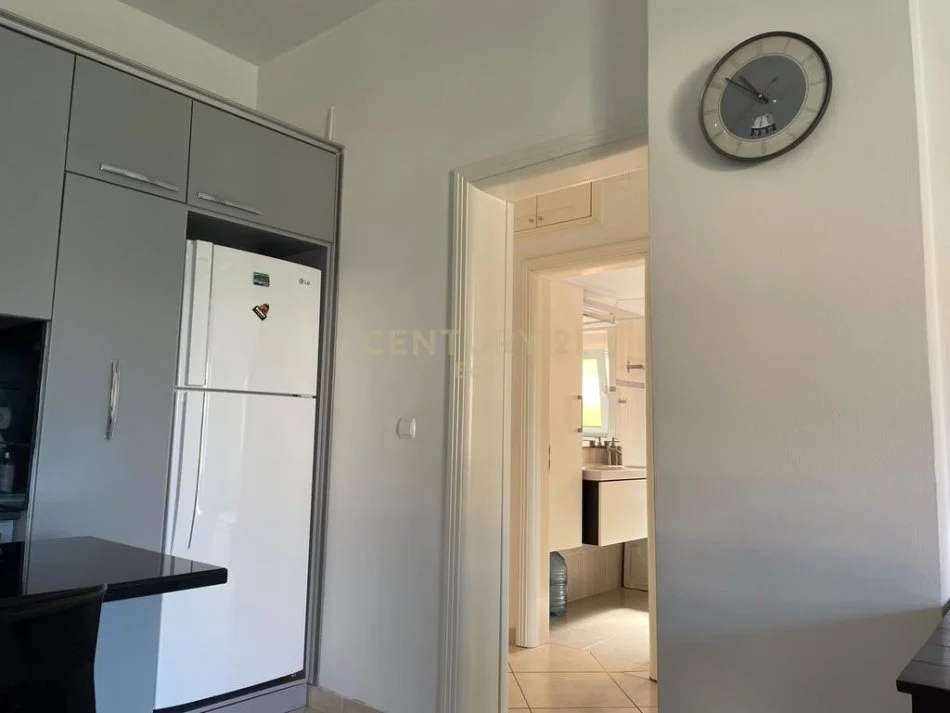 Durres, jepet me qera apartament 3+1+Ballkon Kati 2, 135 m² 500 € (shkozet)