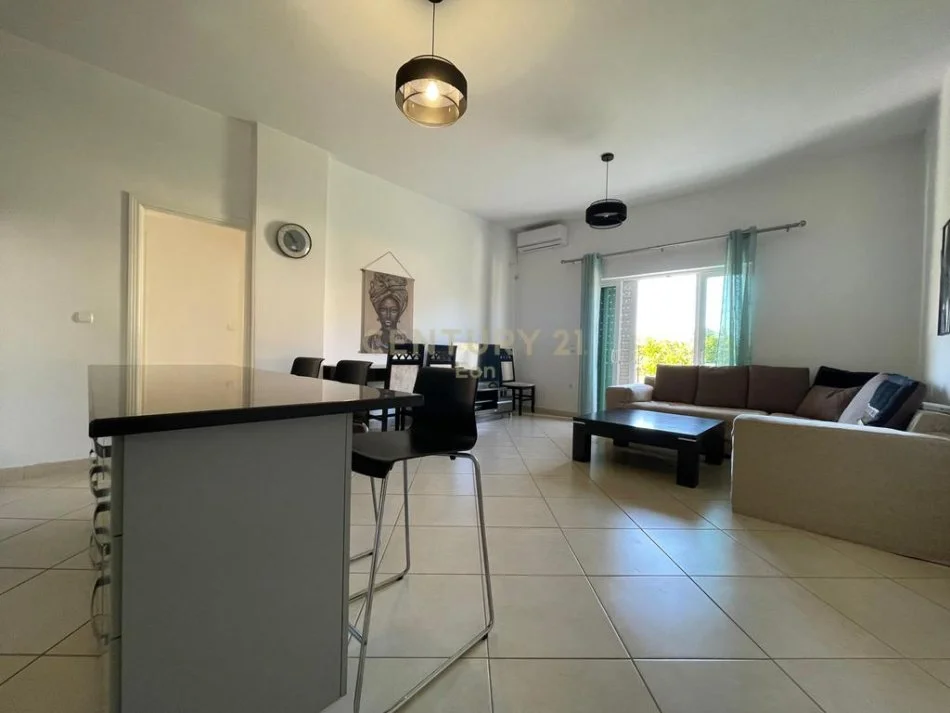 Durres, jepet me qera apartament 3+1+Ballkon Kati 2, 135 m² 500 € (shkozet)