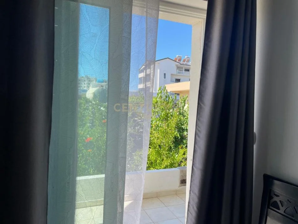 Durres, jepet me qera apartament 3+1+Ballkon Kati 2, 135 m² 500 € (shkozet)