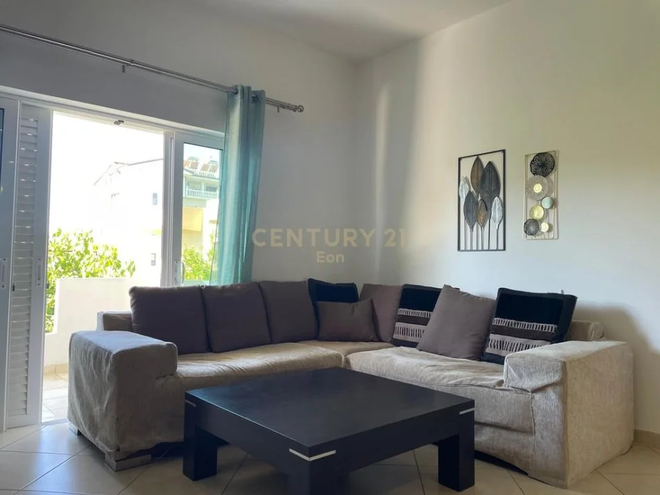 Durres, jepet me qera apartament 3+1+Ballkon Kati 2, 135 m² 500 € (shkozet)