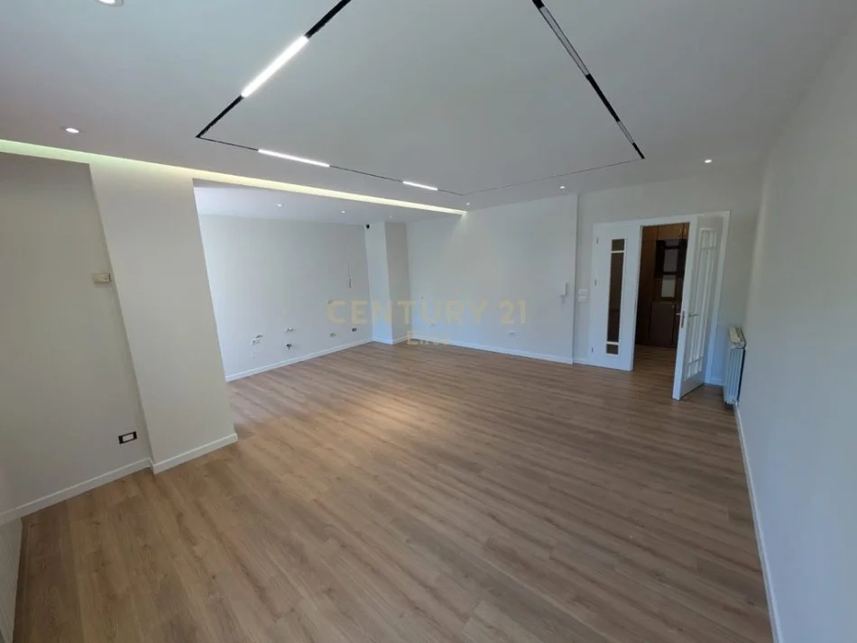 Tirane, jepet me qera apartament 4+1+Aneks+Ballkon Kati 4, 133 m² 1.500 € (EL115668)