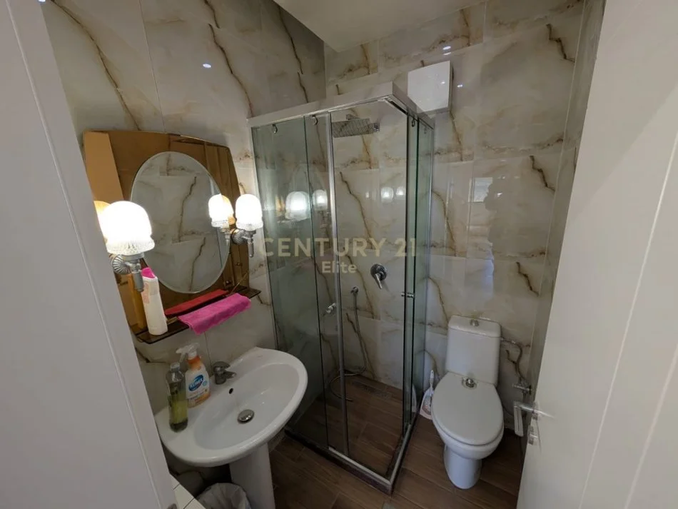 Tirane, jepet me qera apartament 4+1+Aneks+Ballkon Kati 4, 133 m² 1.500 € (EL115668)