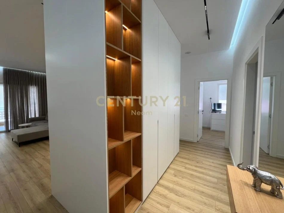 Tirane, jepet me qera apartament 2+1+Ballkon Kati 4, 100 m² 800 € (Kopshti Botanik)
