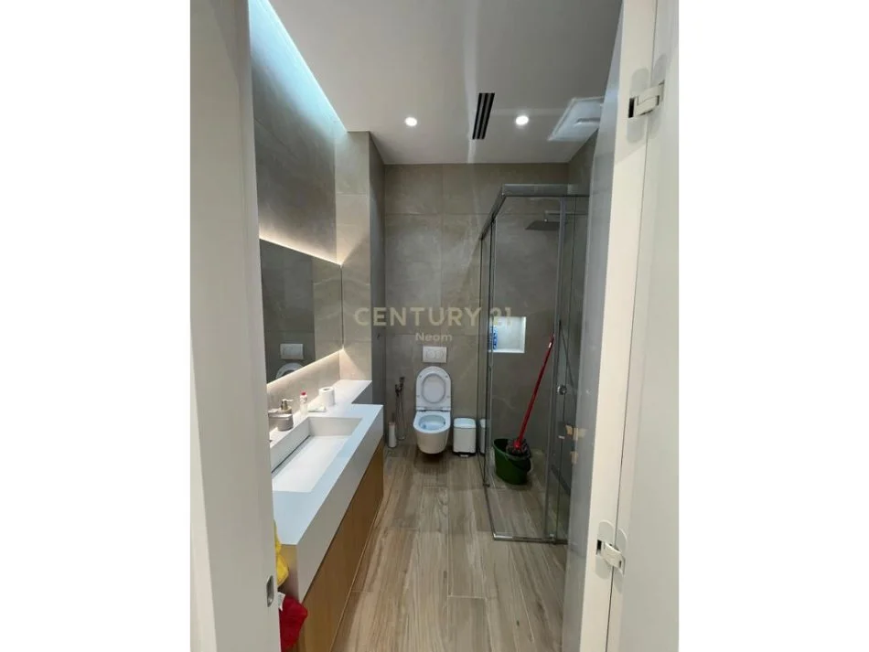 Tirane, jepet me qera apartament 2+1+Aneks+Ballkon Kati 4, 100 m² 800 € (Neom115708)