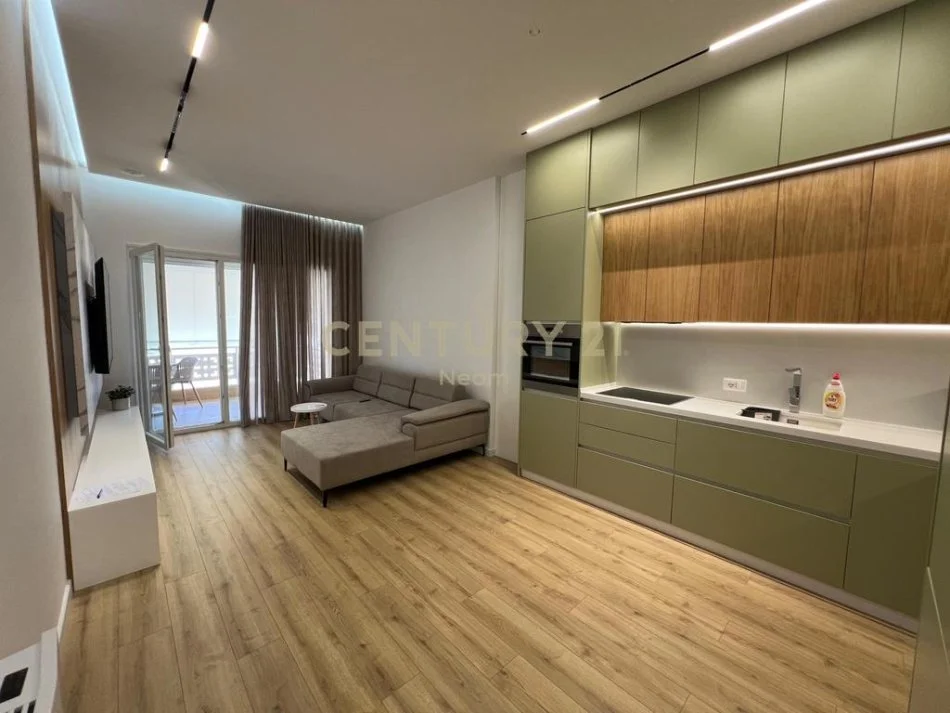 Tirane, jepet me qera apartament 2+1+Aneks+Ballkon Kati 4, 100 m² 800 € (Neom115708)