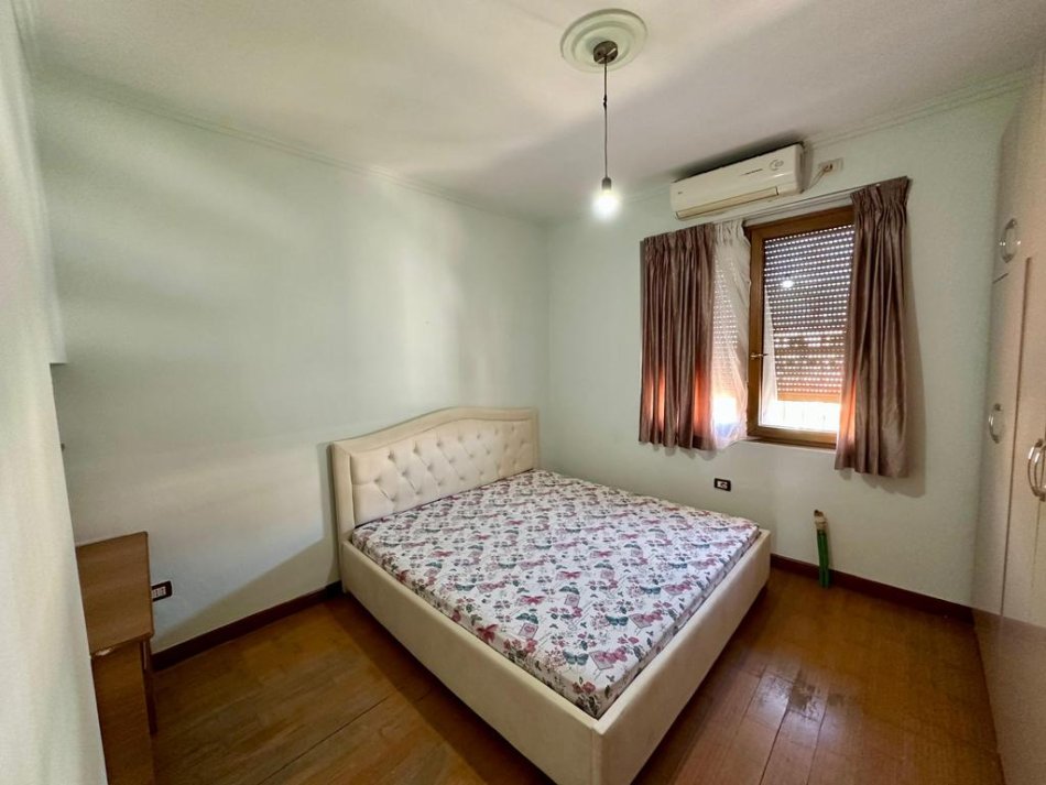 Tirane, jepet me qera 2+1+Ballkon Kati 6, 94 m² 600 € (Vasil Shanto)
