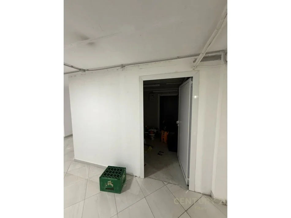 Tirane, jap me qera zyre , 402 m² 4.500 € (Ish Blloku)