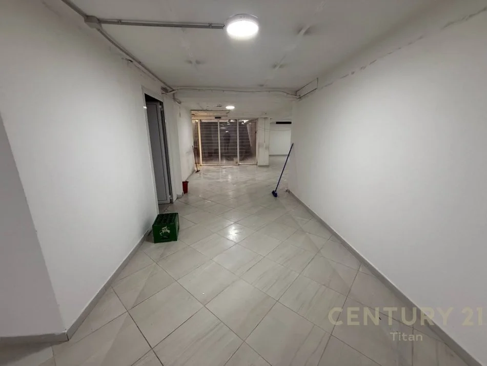 Tirane, jap me qera zyre , 402 m² 4.500 € (Ish Blloku)