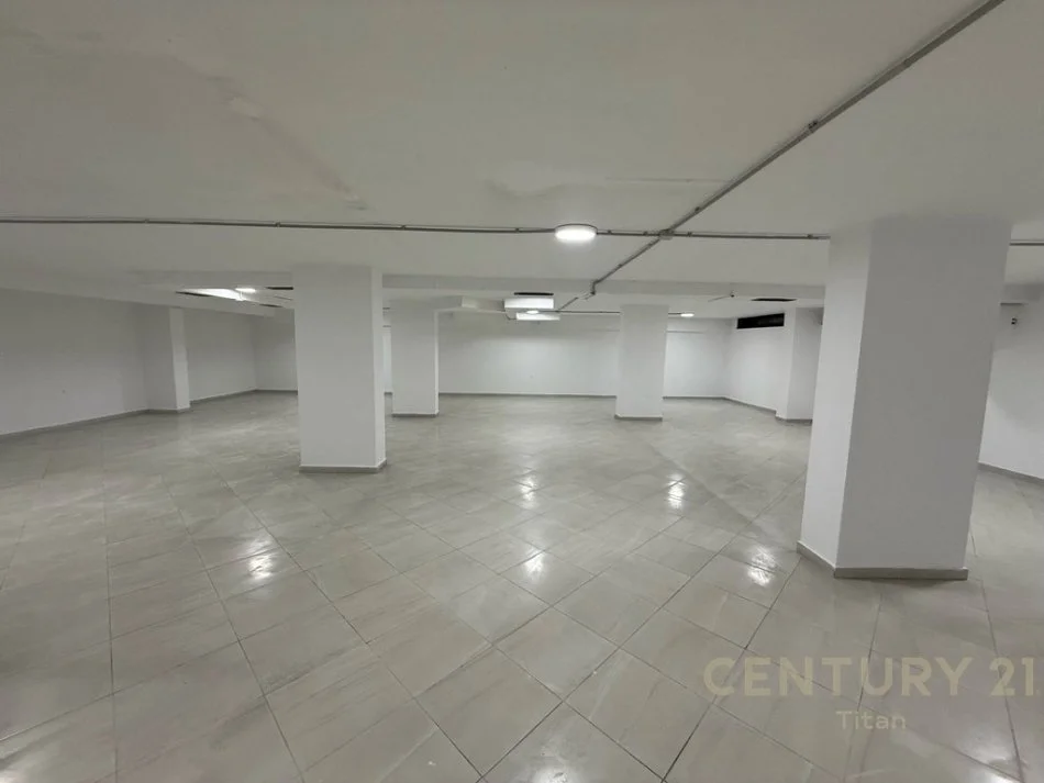 Tirane, jap me qera zyre , 402 m² 4.500 € (Ish Blloku)