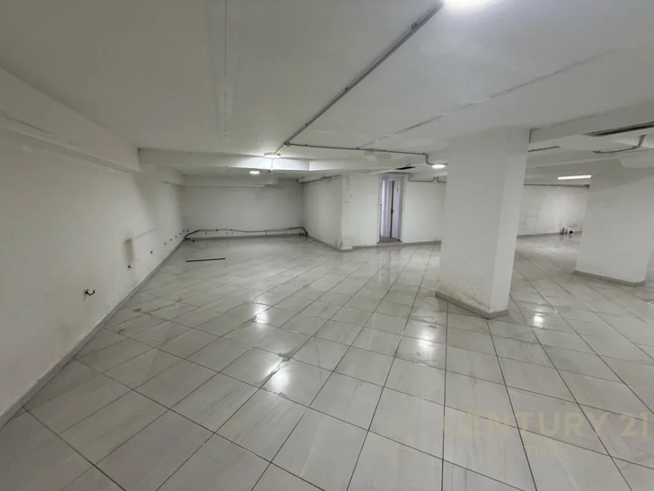 Tirane, jap me qera zyre , 402 m² 4.500 € (Ish Blloku)