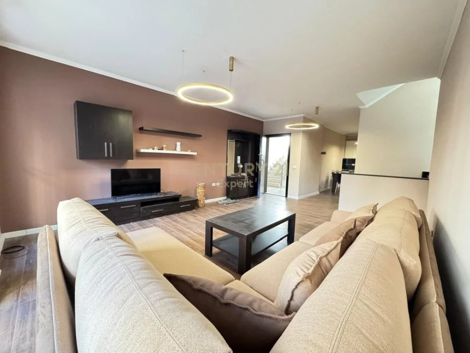 Tirane, jap me qera apartament 2+1 , 107 m² 700 € (Liqeni i Thate)