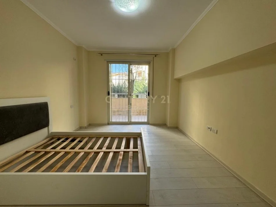 Tirane, jap me qera apartament 2+1 , 107 m² 700 € (Liqeni i Thate)