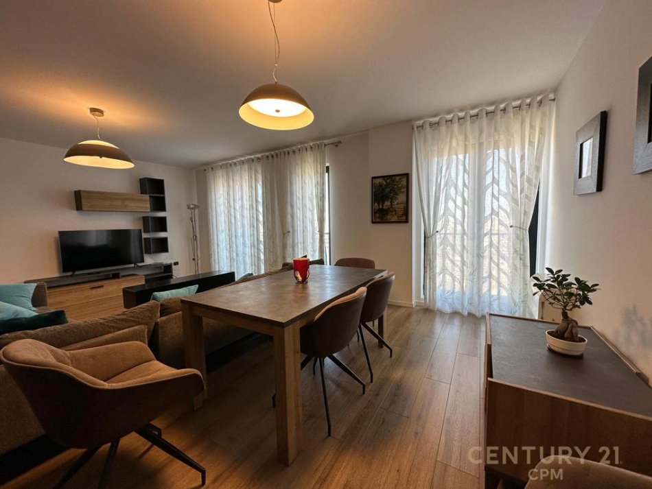 Tirane, jepet me qera apartament duplex 2+1+Ballkon Kati 8, 135 m² 1.500 € (Rruga e Kavajes)