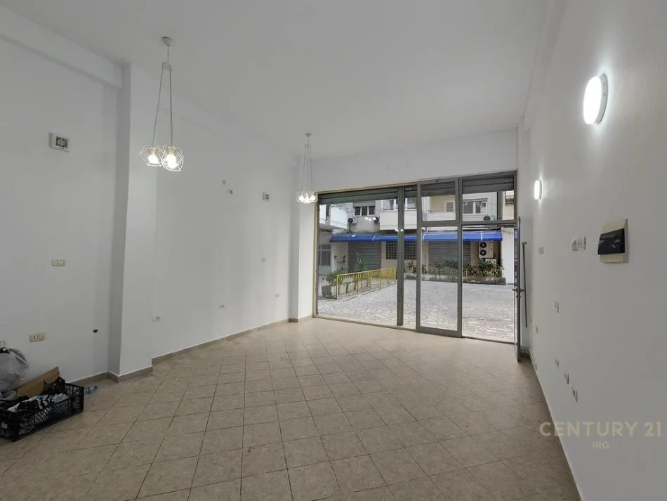 Tirane, jepet me qera ambjent biznesi Kati 0, 42 m² 600 € (Myslym Shyri)