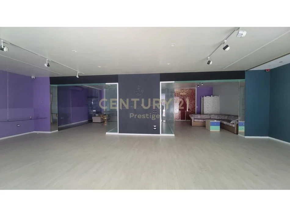 Tirane, jepet me qera ambjent biznesi Kati 0, 120 m² 1.200 € (Shkolla e Baletit)