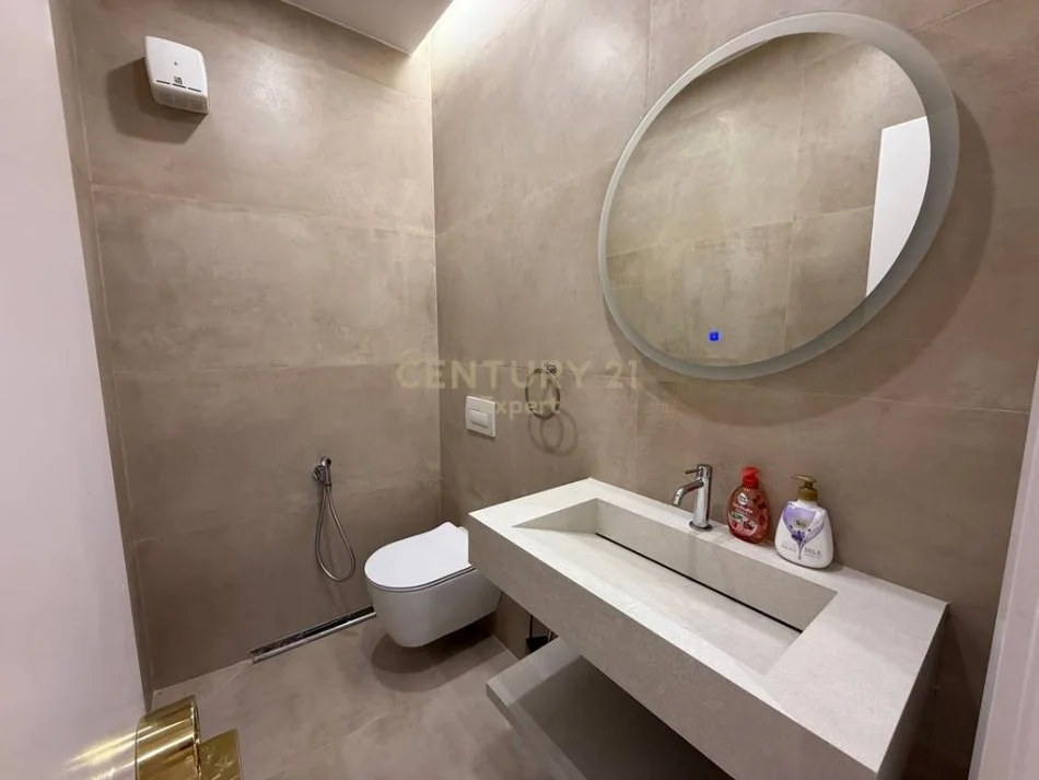 Tirane, jap me qera apartament 2+1 , 120 m² 1.800 € (Liqeni i Tiranës)