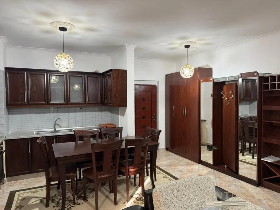 Tirane, jepet me qera apartament 3+1 Kati 3, 110 m² 450 € (Fresk,Shkolla 17 Shkurti)