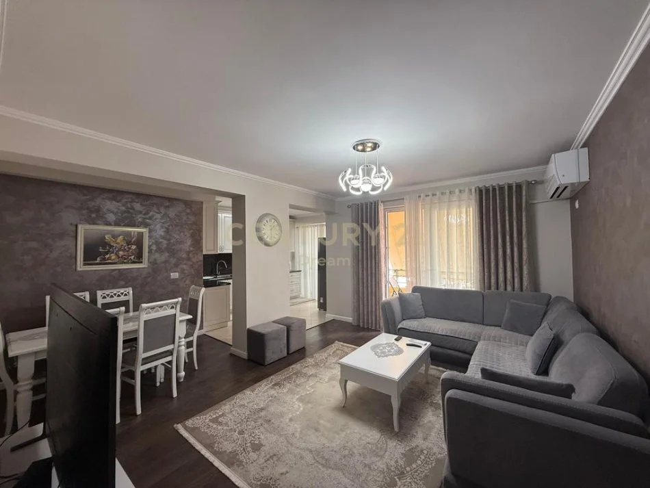 Tirane, jepet me qera apartament 2+1+Ballkon Kati 4, 110 m² 1.000 € (Selvia)