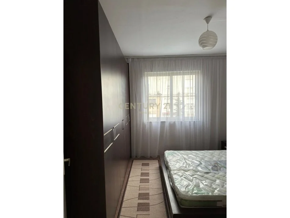 Tirane, jepet me qera apartament 1+1+Aneks+Ballkon Kati 5, 63 m² 450 € (Neom115819)