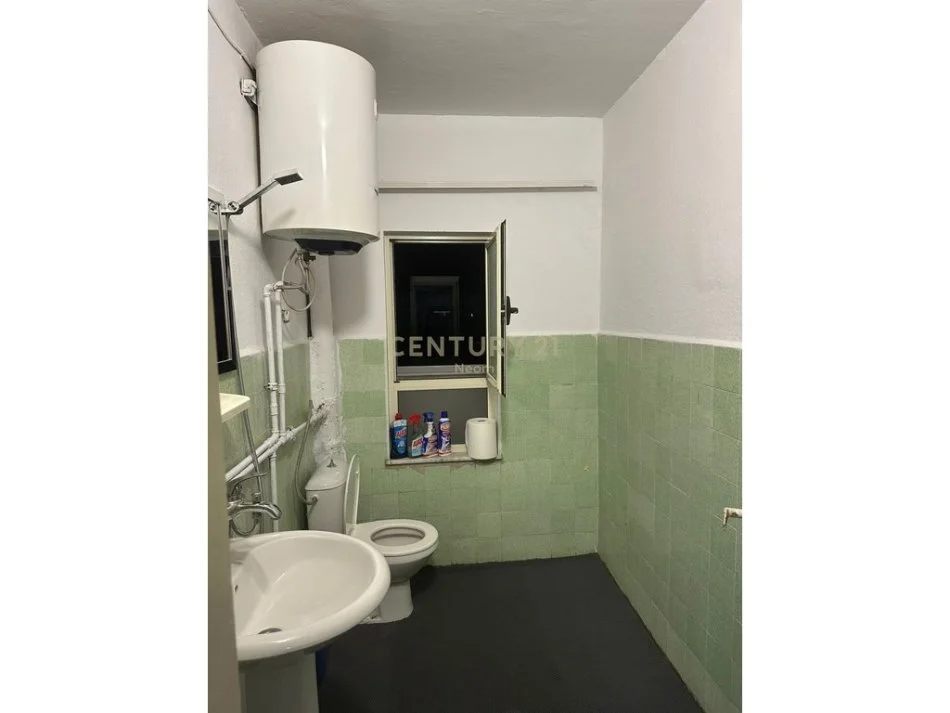 Tirane, jepet me qera apartament 1+1+Aneks+Ballkon Kati 5, 63 m² 450 € (Neom115819)