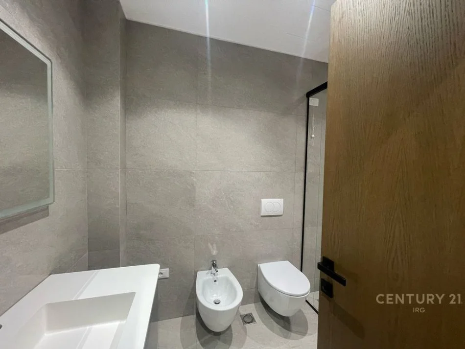 Tirane, shes apartament 2+1+2 +POST PARKIMI , 130 m² 470.000 € (Lake View Residence, Liqeni i Tiranës)