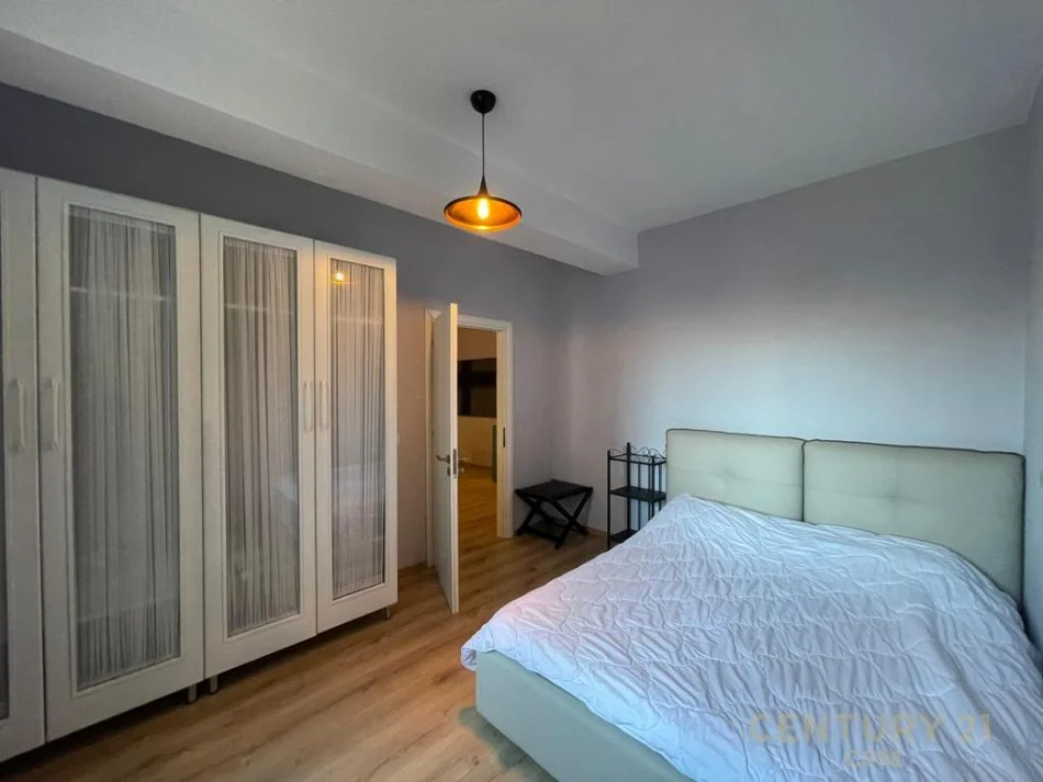 Tirane, jap me qera apartament 2+1 , 100 m² 700 € (Komuna e Parisit)