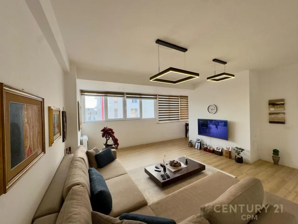 Tirane, jepet me qera apartament 2+1 Kati 6, 120 m² 800 € (Jordan Misja)