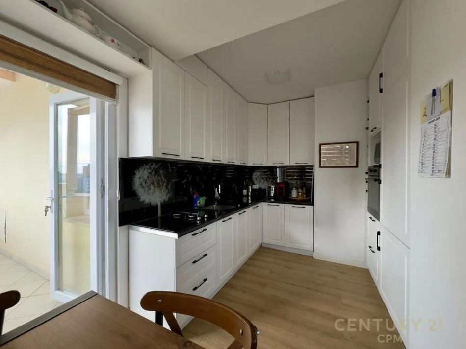 Tirane, jepet me qera apartament 2+1 Kati 6, 120 m² 800 € (Jordan Misja)